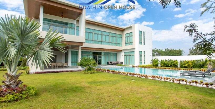 Front view of brand-new luxury 4-bedroom pool villa in Hua Hin Soi 70