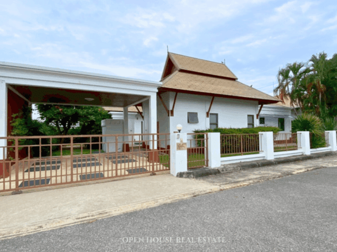Pool villa for sale Hin Lek Fai