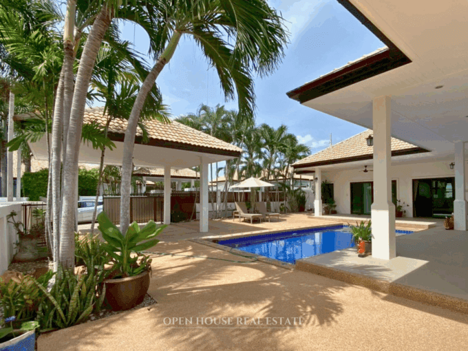 Thai-Balinese pool villa Hua Hin