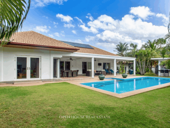 Hua Hin villa with guest house
