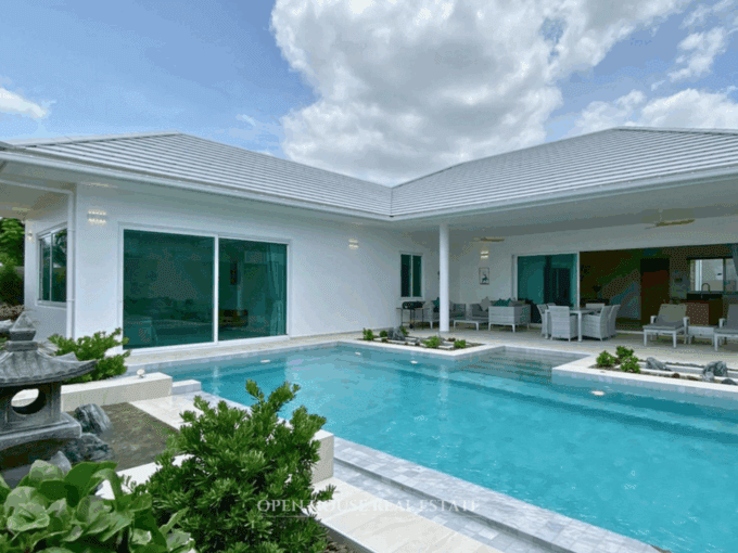 Modern 2-bedroom villa in Heliconia Hua Hin
