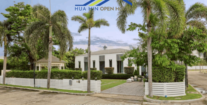 Modern 3-bedroom pool villa in Cha-Am with landscaped garden