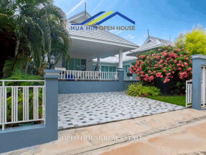 Modern 4-bedroom pool villa in Hua Hin with outdoor dining area, and private swimming pool at Mawin Pool Villa project.
